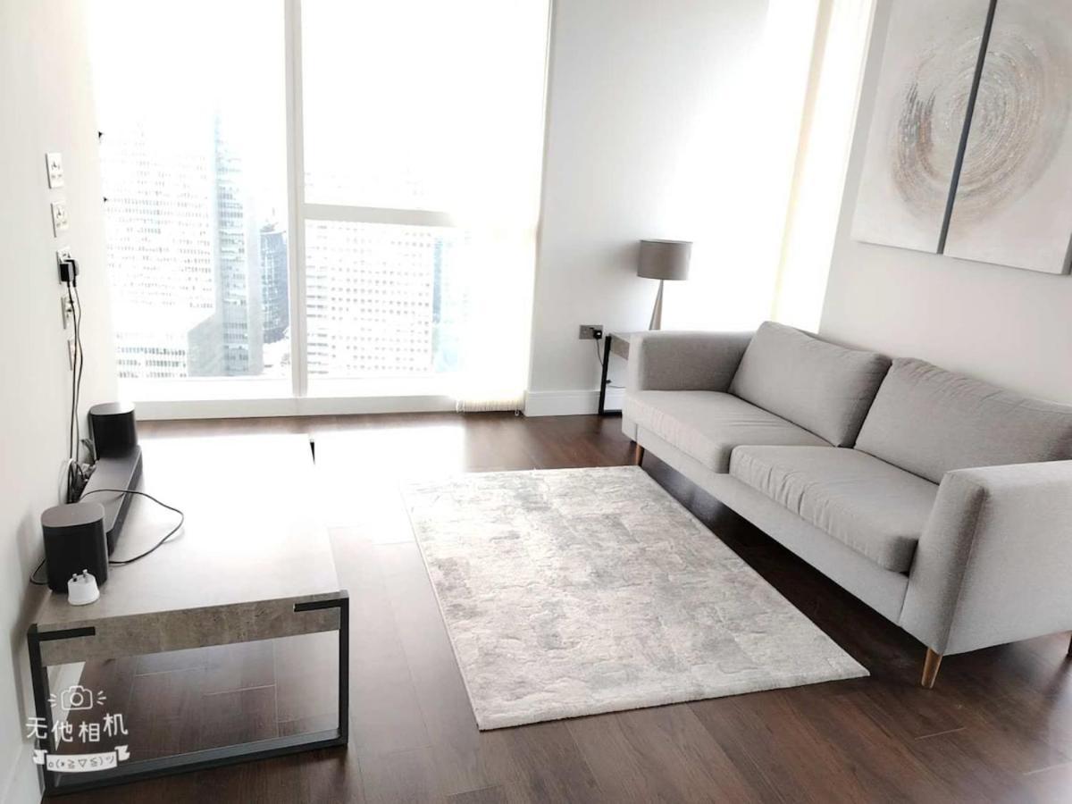 2 Bedroom Flat By Isle Of Dogs *
