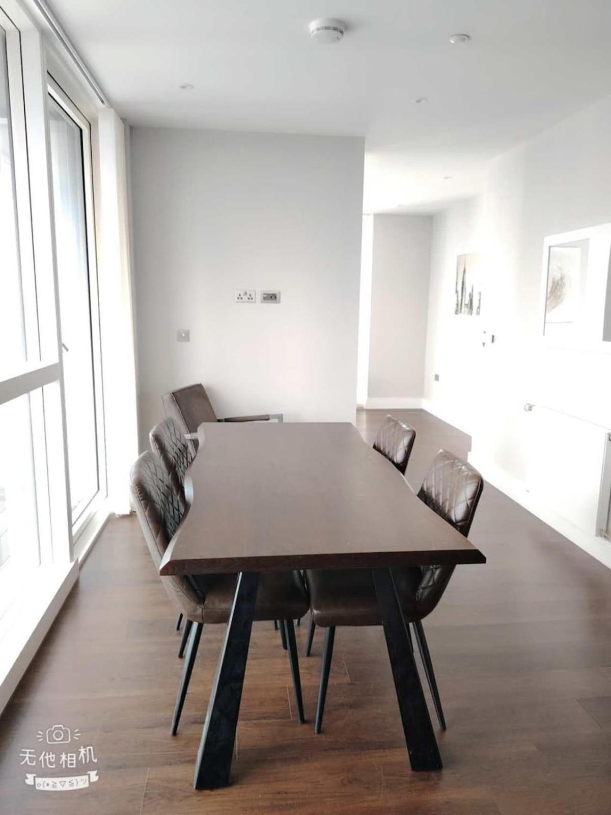 2 Bedroom Flat By Isle Of Dogs London
